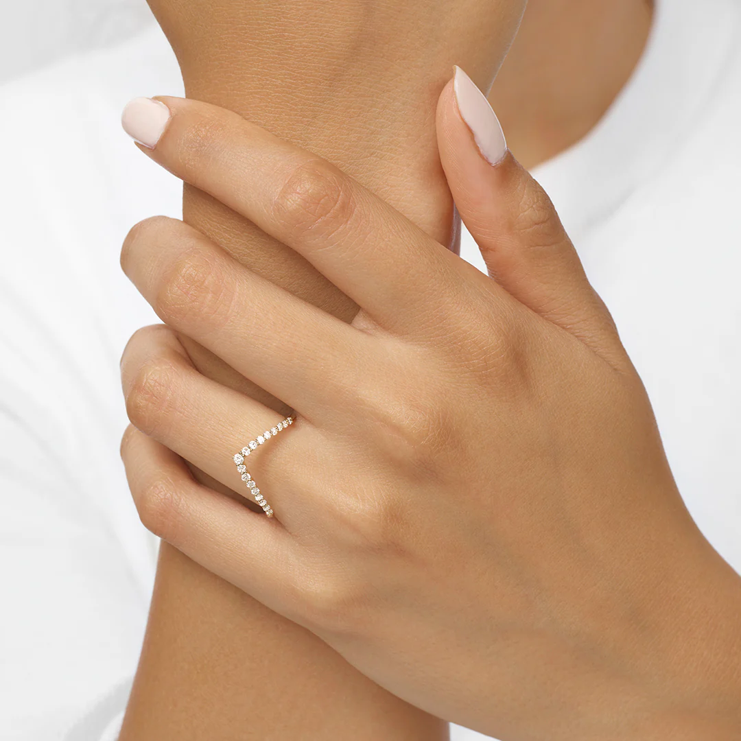 Diamond V-Shaped Stackable Wedding Ring In 10K Yellow Gold (1/4ctw) - Image 2